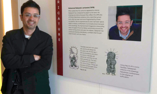 الرسام محمد سباعنة يقدم معاناة فلسطين بالأبيض والأسود