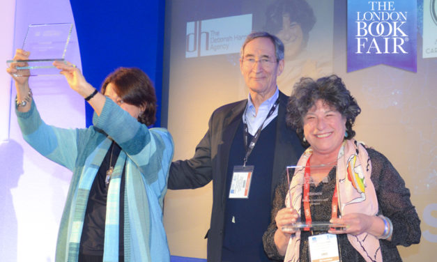 أنا_أيضًا يساعد على رواج الروايات النسائية في معرض لندن للكتاب