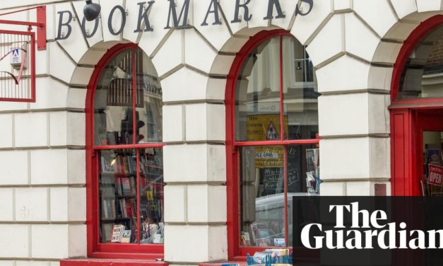 “يمينيون” يهاجمون مكتبة في وسط لندن