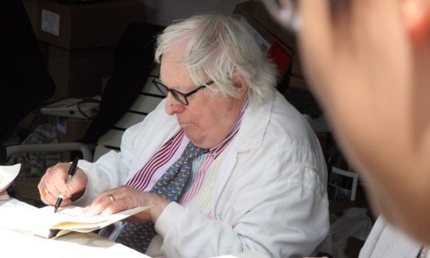 رواية كلاسيكية “بائسة” تقفز بمبيعات “سيمون آند شوستر”