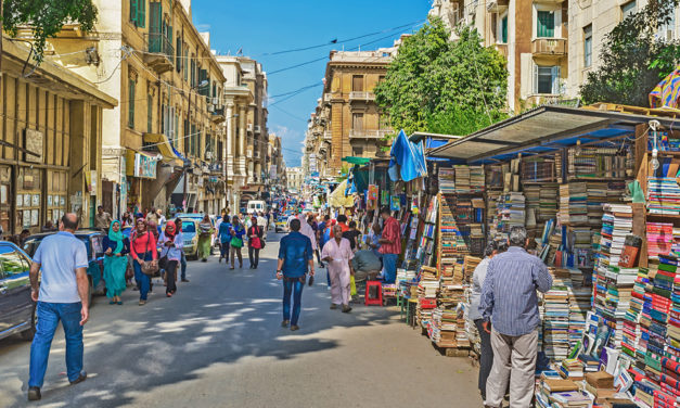 تراجع مكانة مكتبات بيع الكتب في مصر لصالح المتاجر  الإلكترونية