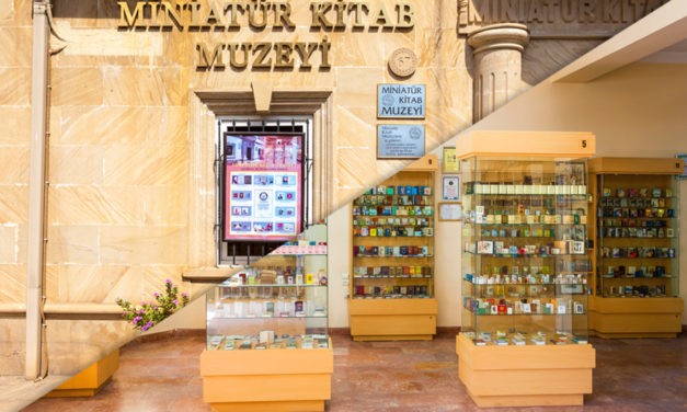 متحف الكتب المصغرة في أذربيجان.. حكايات ترويها عدسة المجهر